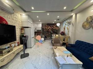 BÁN NHÀ GẦN HỒ BA MẪU 42m2*5T MT RỘNG, 30M RA Ô TÔ TRÁNH, NGÕ THÔNG, TRƯỚC NHÀ RỘNG, hơn 12 tỷ